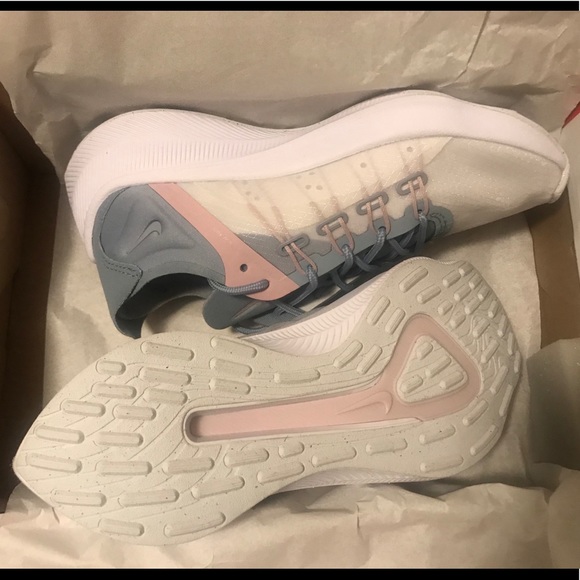 SOLD NWT Nike EXP-X14 Womens Shoes - Picture 2 of 4